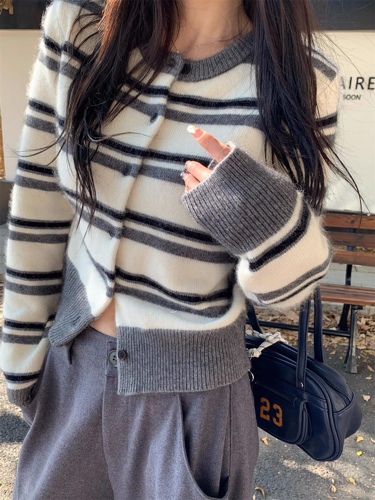 

Women s Round Neck Striped Colorblock Wool Cardigan - Korean Style Versatile Cashmere Sweater XL