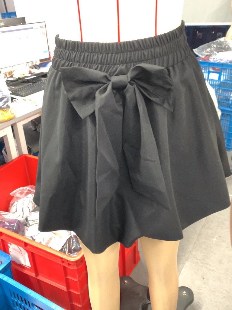 Elegante Gonna Nera a Bocciolo da Donna – Colore Unito, Moda Primavera/Estate