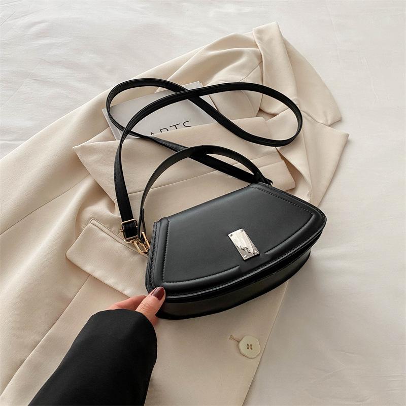 

Популярная повседневная сумка-мессенджер в иностранном стиле, модная текстура, сумка в иностранном стиле, новая женская сумка 2024 года, сумка через плечо, подмышечная сумка чёрный