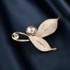 2025 New Mary Brooch Female Pearl High-end Delicate Brooch Anti-light Suit Xiaoxiangfeng Pin Accessories