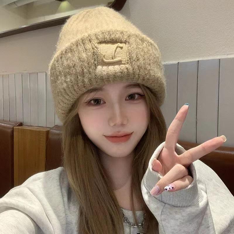 Hat women's winter new big head knitted loose face warm thickened knitted cold hat ear protectors stacked wool hat