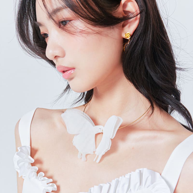 

LOVUEE White Butterfly Choker Necklace Silver Frame