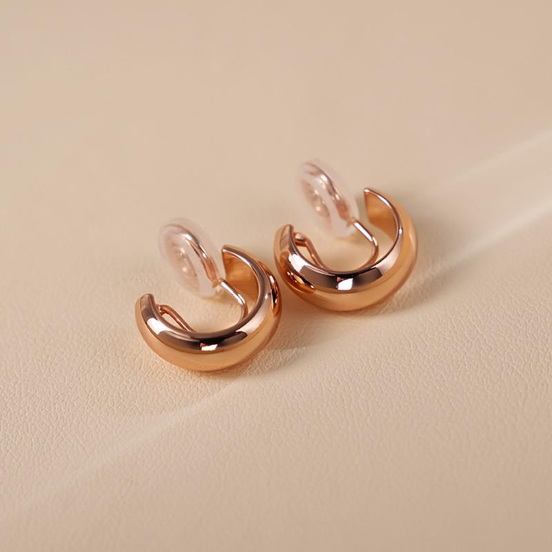 Chic No-Pierce Smooth Ear Clip Earrings for Women – Trendy & Versatile
