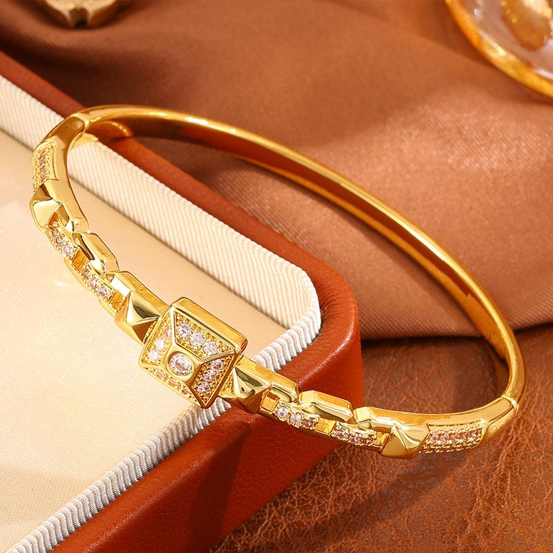 European and American Style Light Luxury Geometric Rhombus Micro-embedded Zircon Buckle Bracelet One Size(16-22CM)