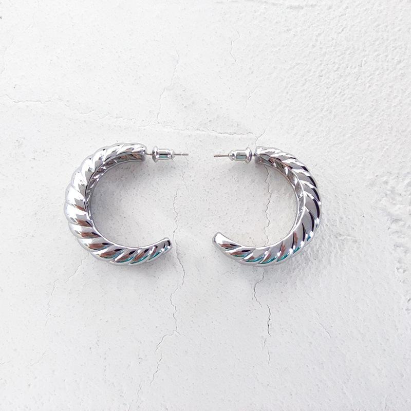 

Ретро серьги женские холодный ветер модный темперамент простые серьги-гвоздики маленькие и изысканные