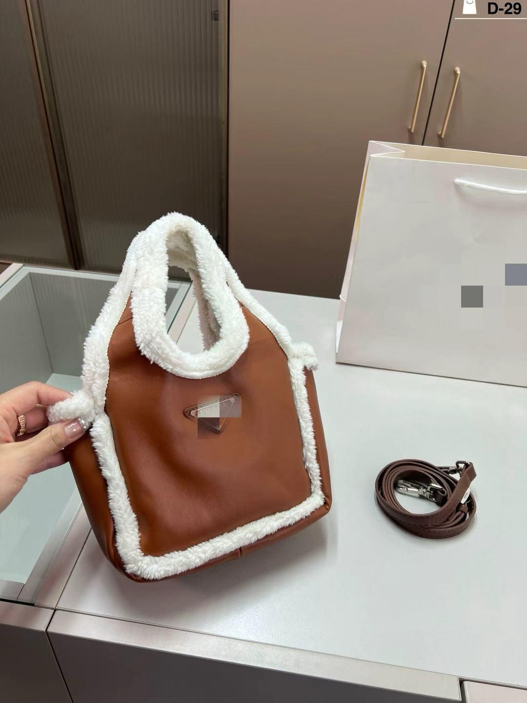 

Autumn & Winter Retro Suede Lambswool Patchwork Handbag: 2024 Trendy Large Capacity Commuter Shoulder Bag for Mother & Son. 20x15