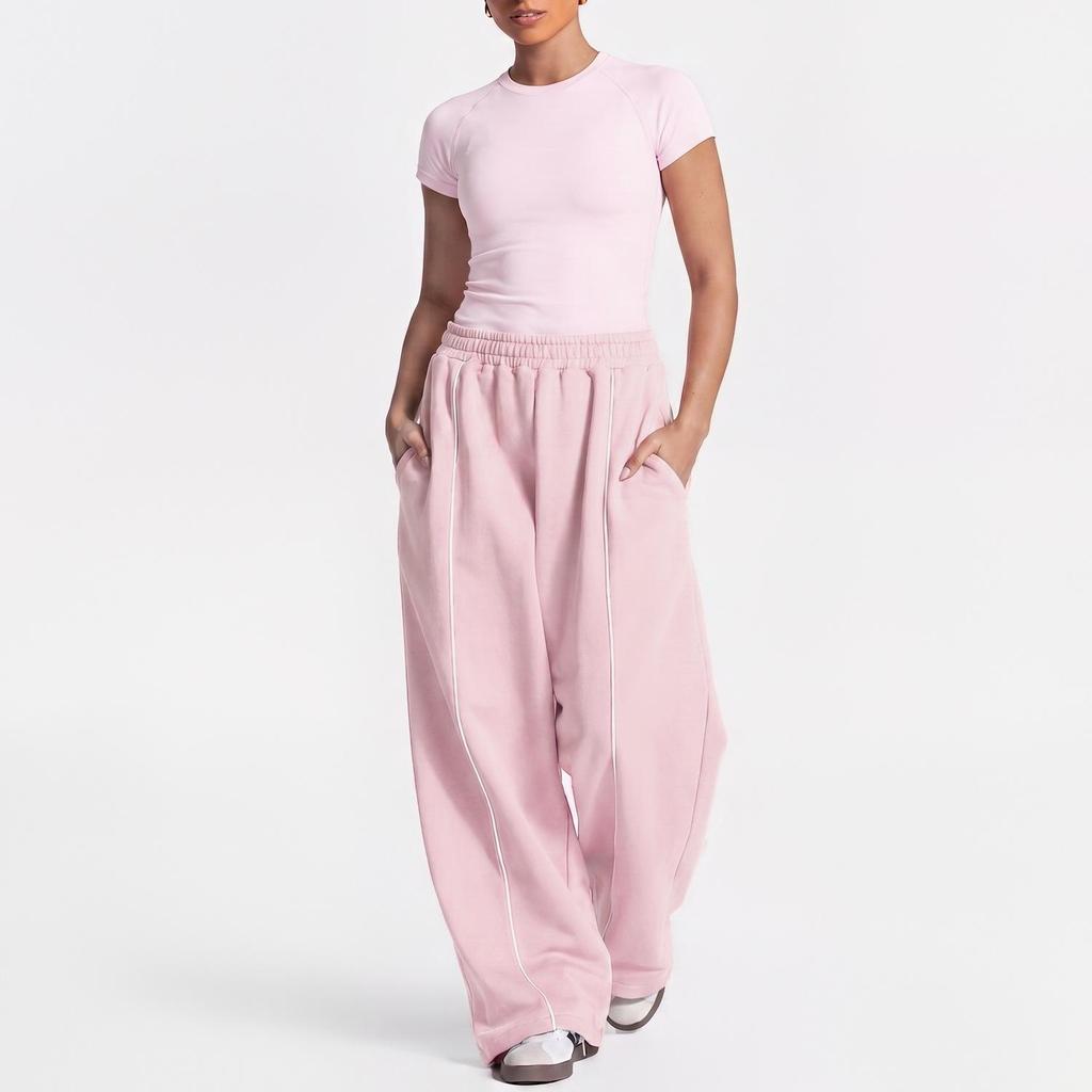 DFYN Wide-Leg Sweatsuit: Loose Sweatpants & Short-Sleeve Top for Yoga and Casual Wear