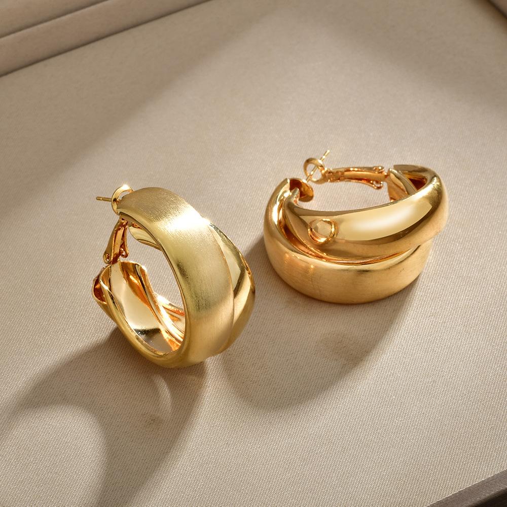 

Premium sense light luxury simple European and American circles retro Hong Kong style cross wide edge earrings geometric shape temperament ear jewelry