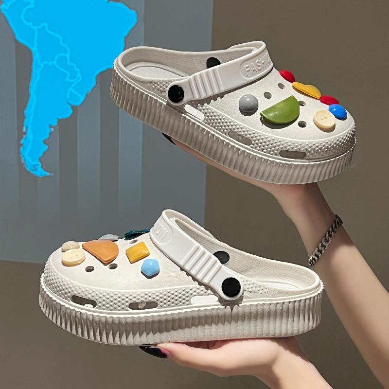 Soft-soled stepping on shit feels ins cute cartoon hole shoes women's summer wear new thick-soled non-slip beach