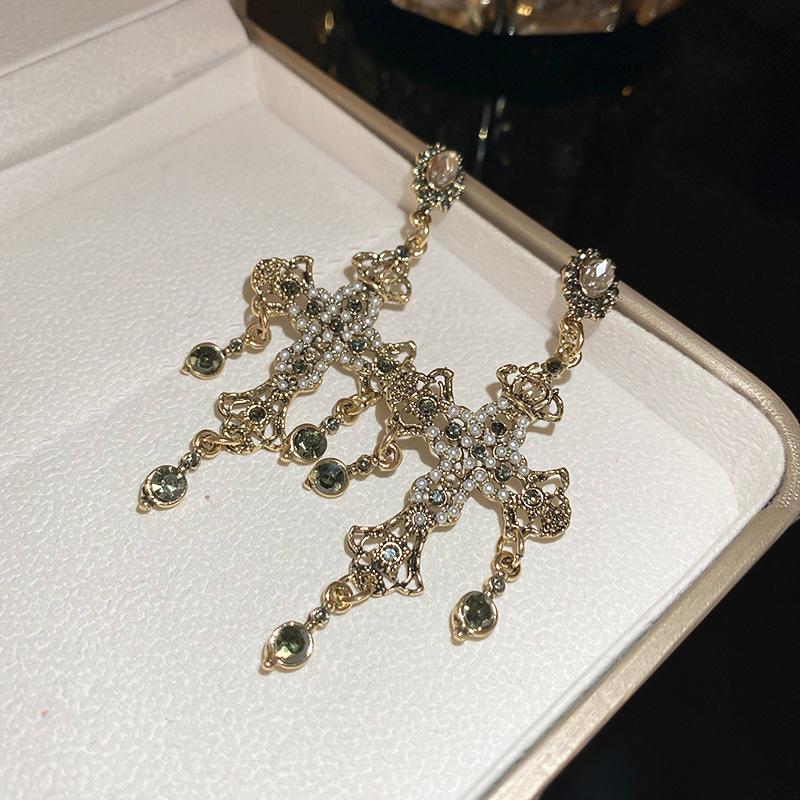 Vintage Silver Black Tassel Geometric Round Stud Earrings for Women - Elegant High-End Design