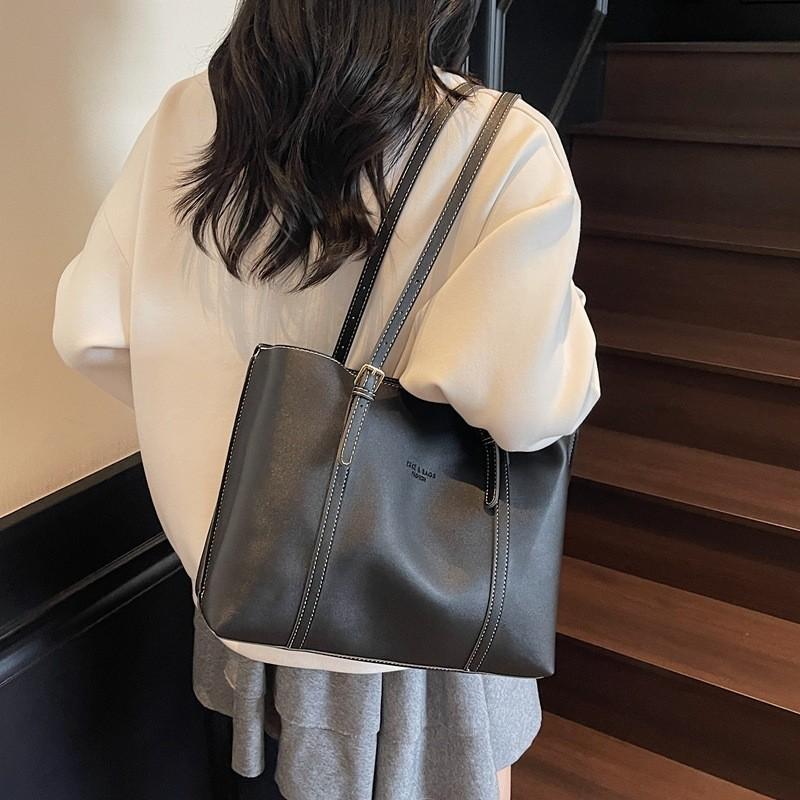 IELGY Ladies Tote Bag - Large Capacity, Ideal for Autumn/Winter Commuting