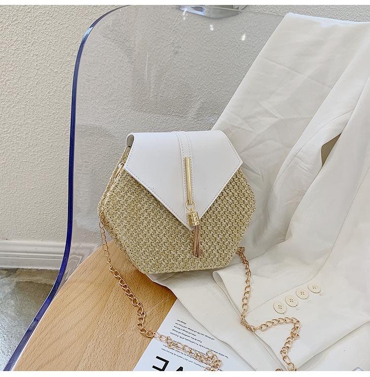 Женская однотонная пляжная плетеная сумка через плечо с магнитной пряжкой для отдыха маленькая квадратная наклонная сумка через плечо со съемной цепочкой One Size белый 1363₽