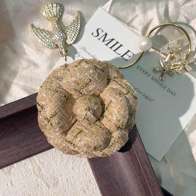 French Style Fabric Camellia Brooches Vintage Elegant Flower Lapel Pins For Women Fashion Wedding Party Badge Accessories Gifts
