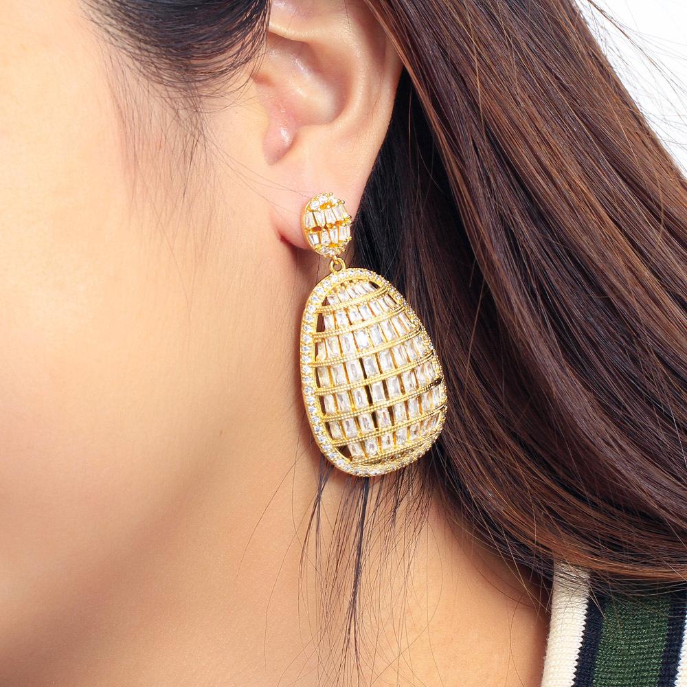 Heavy Industry Super Flash Hollow Earrings, Gas Full Of Zircon Three-Dimensional Geometric Copper Gold-Plated Earrings, Earrings.