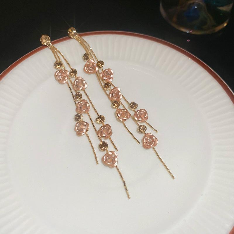 Diamond-encrusted flower fringed stud earrings female sweet niche design earrings temperament versatile earrings light luxury