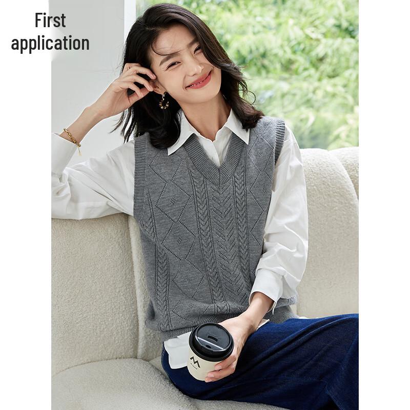 Chushen Women's Retro V-Neck Knitted Layering Vest