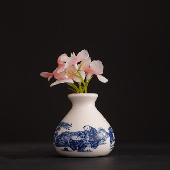 Small Blue and White Porcelains Vase, Mini Chinoiserie Bud Vase, Vintage Ceramic Oriental Handmade Chinese Flower Jardiniere for Home Office Shelf
