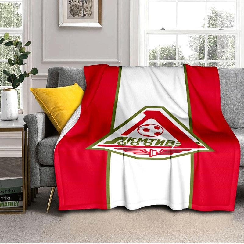 Green And Red Soccer Emblem Printed Throws Blanket Soft Flannel Blankets for Couch Bed Gifts for Men Women Picnic blanket Christmas gifts
