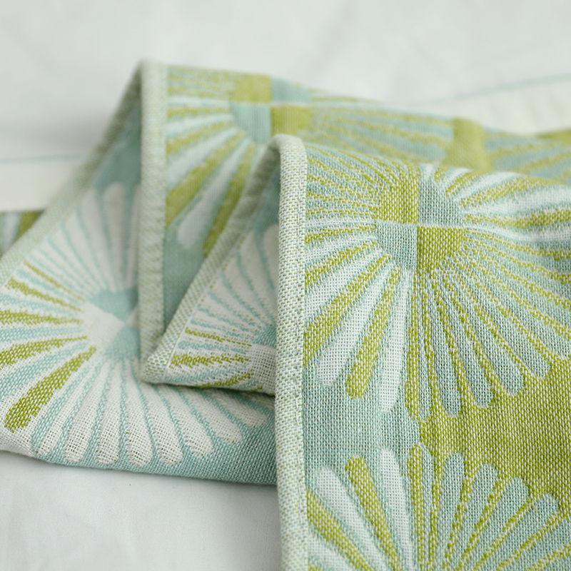 Towel Cotton with Four Layers of Gauze, Adult Household Towel Face Washing and Water Absorbing Shower Towel