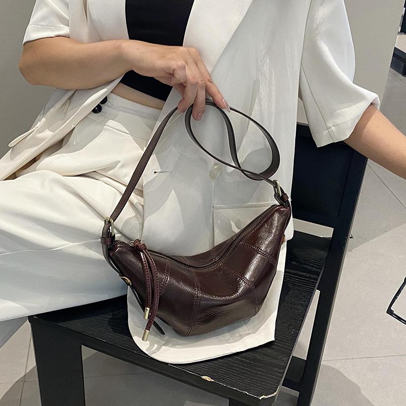 First Layer Cowhide Dumpling Bag, New High-end High Cow Horn Small Bag, High-end Feeling, Niche Crescent Commuting Bag