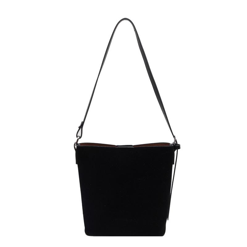 Autumn and winter retro armpit new commuter trend messenger bag large capacity shoulder fashion bucket bag