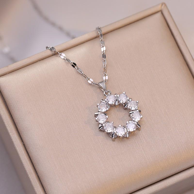 Women's Fashion Heart Pendant Necklace - Elegant, Simple Design, Versatile Clavicle Chain Jewelry