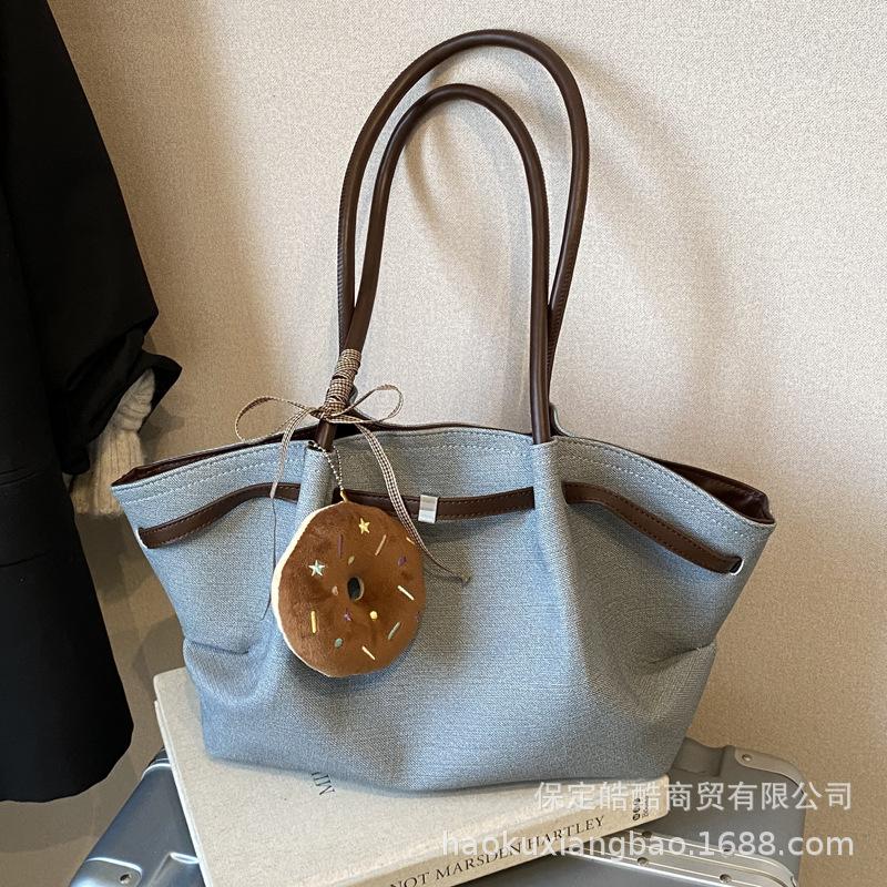 Large Capacity Pleated Bag Women's Autumn and Winter 2025 New Retro Niche Design Shoulder Underarm Bag Commuter Tote Bag