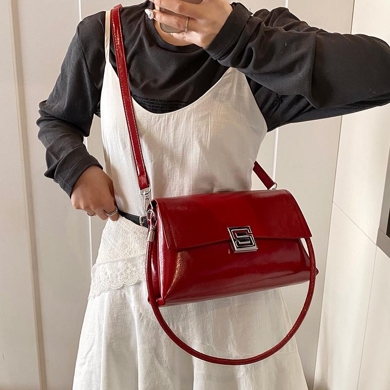 IELGY Ladies Retro Casual Small Square Oil Wax Leather Messenger Bag