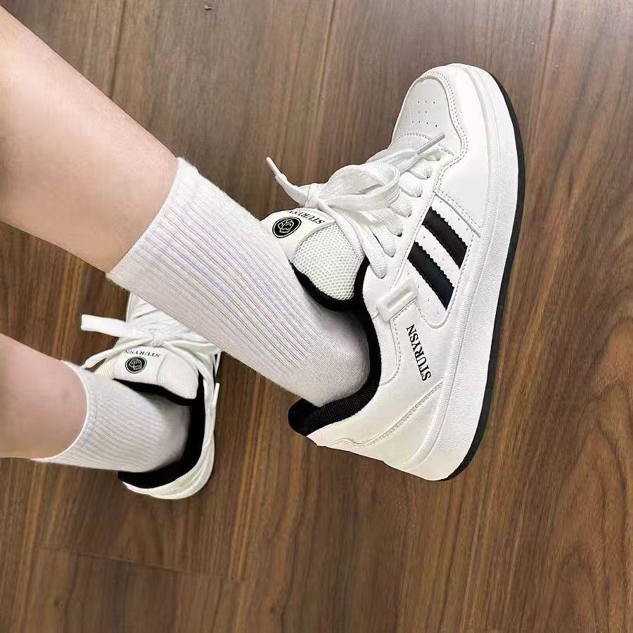 Wysokiej wartości retro buty chlebowe w stylu Hongkongu damskie ins tide 2025 lato nowe dżinsowe wszechstronne casualowe buty deskorolkowe