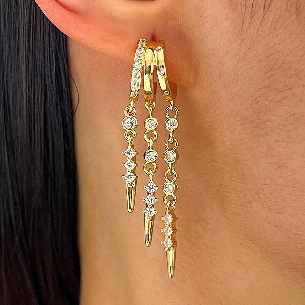 Set di orecchini asimmetrici a stella e luna europei e americani: Orecchini a Bottone e Ear Cuff alla Moda con Zirconi