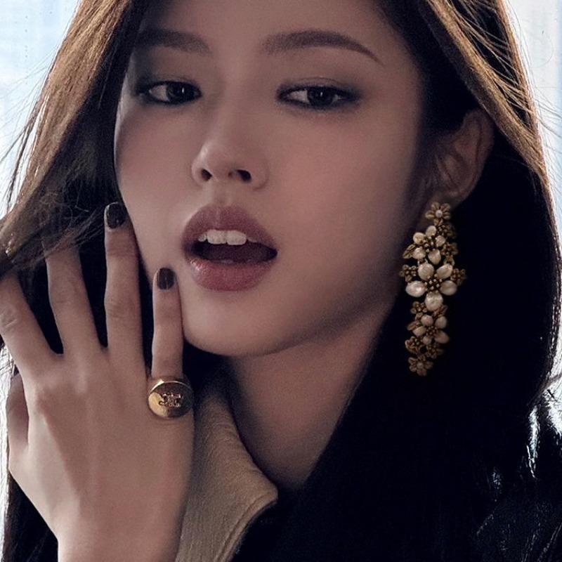 Retro flower branch silhouette exaggerated ear clips female niche feeling long fringed stud earrings fairy flower earrings