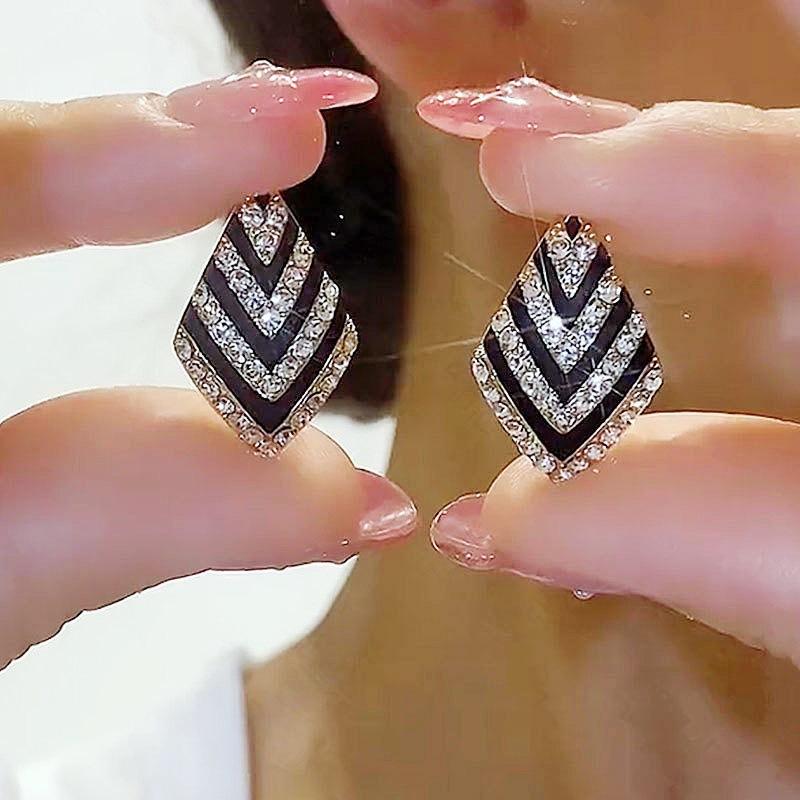 Fashionable and High-end Geometric Diamond Striped Versatile Earrings