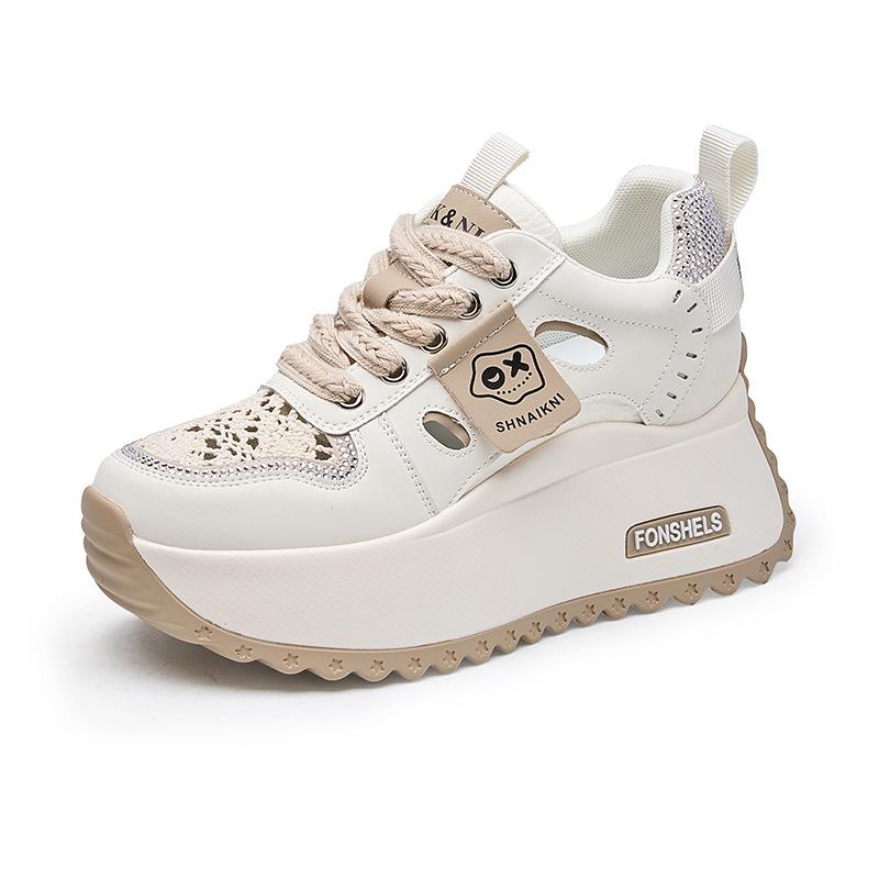 A casual sports shoe women's spring new hollow breathable shoes