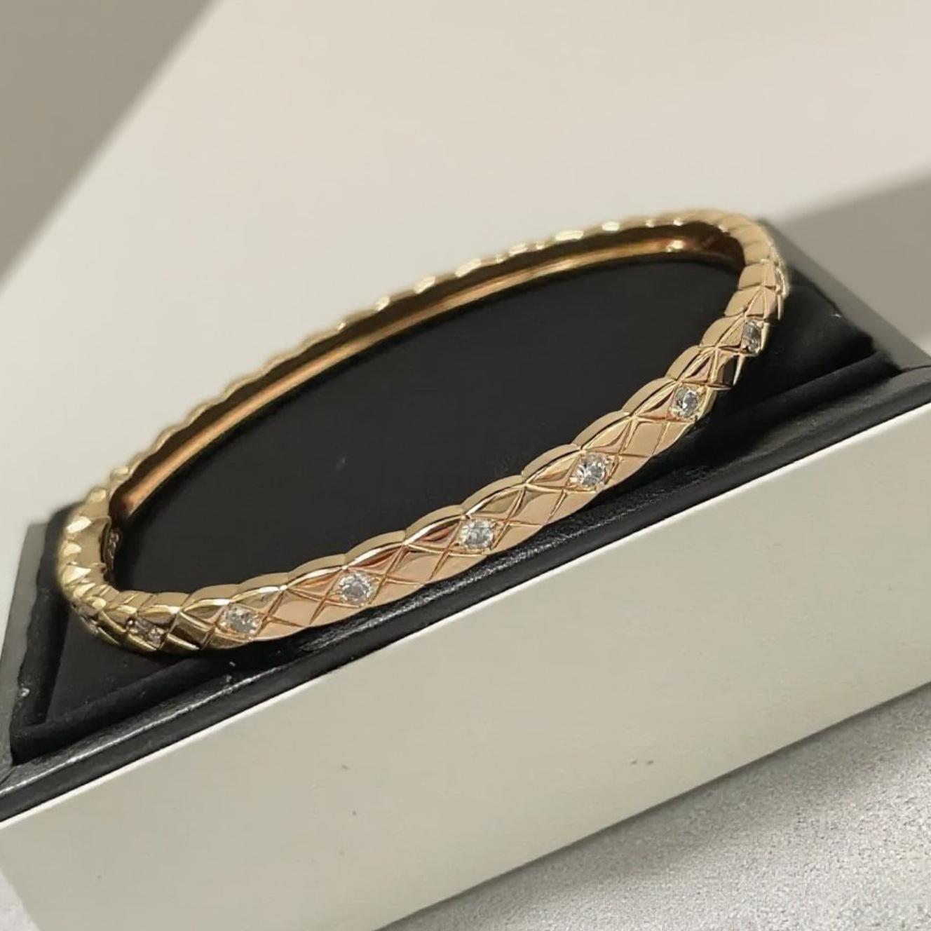Rhombus Pattern Stainless Steel Bracelet with Diamond Inlay - European & American Narrow Titanium Design