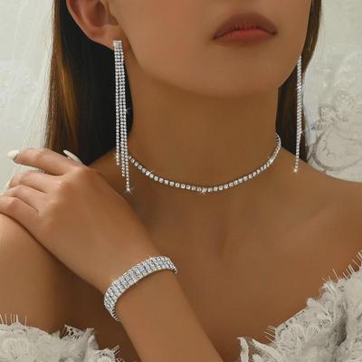 Set di gioielli a quattro pezzi di moda europea e americana: Collana Artiglio di Diamante, Anello a Catena, Bracciale, Orecchini