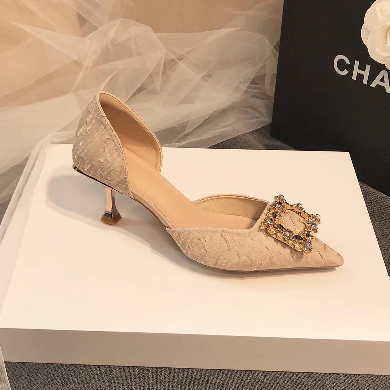 

Новые туфли на высоком каблуке с квадратной пряжкой и стразами, темпераментные, не утомляют ноги, на тонком каблуке, остроносые, одинарные, свадебные туфли, туфли для подружек невесты 40