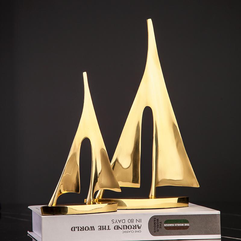 High-End Copper Sailboat Ornament: Creative Metal Decoration Gift