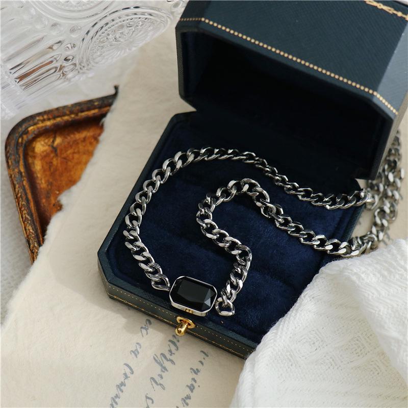 European & American Retro Titanium Steel Black Diamond Clavicle Necklace - Short, Simple, and Stylish for Women