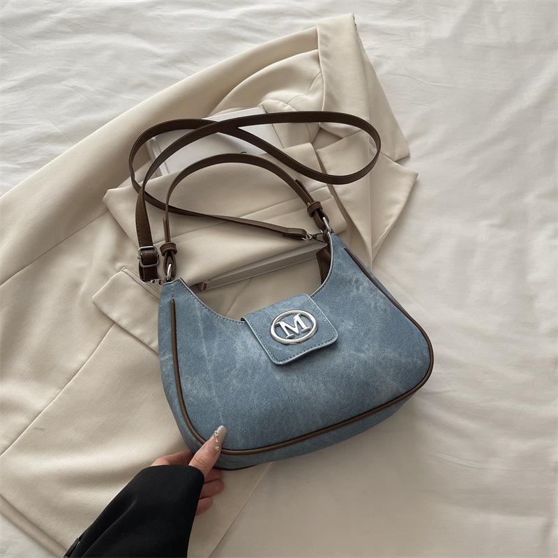 

High-end niche design bag women s winter new women s bag shoulder bag underarm bag small square bag світло-синій колір