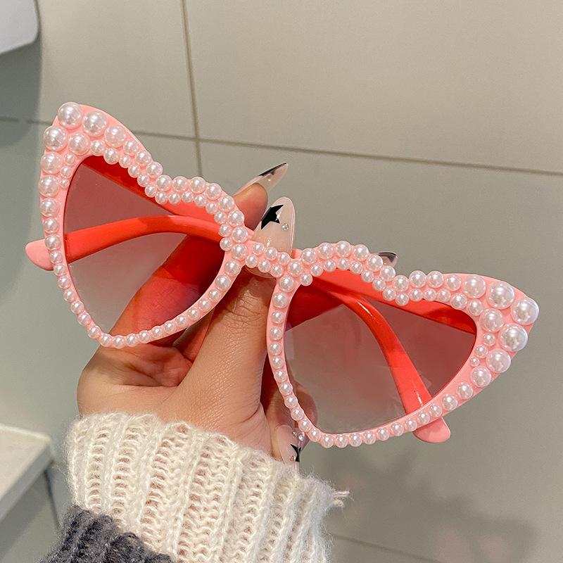 2025 Heart-Shaped Pearl Sunglasses: European & American Fashion for Women