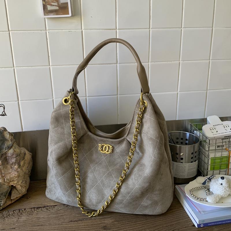 Large-capacity retro bag women's autumn and winter versatile 2025 new casual rhombus shoulder bag textured commuter tote bag