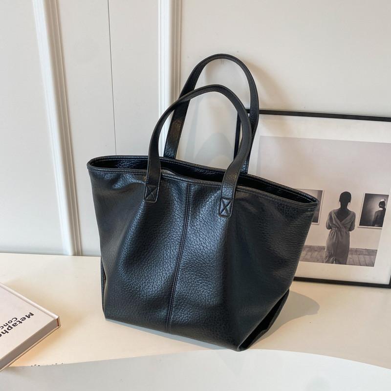 Ielgy Retro Ladies Tote Bag Niche High-End Commuter Portable Shoulder Bag Textured Underarm Bag
