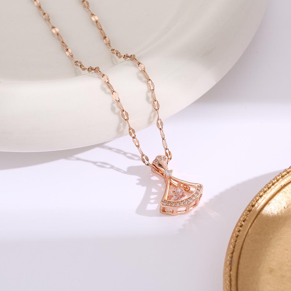 Hochwertige Damen Halskette aus Titanstahl mit vierblättrigem Kleeblatt - Nicht verblassend, vielseitige Schlüsselbeinkette