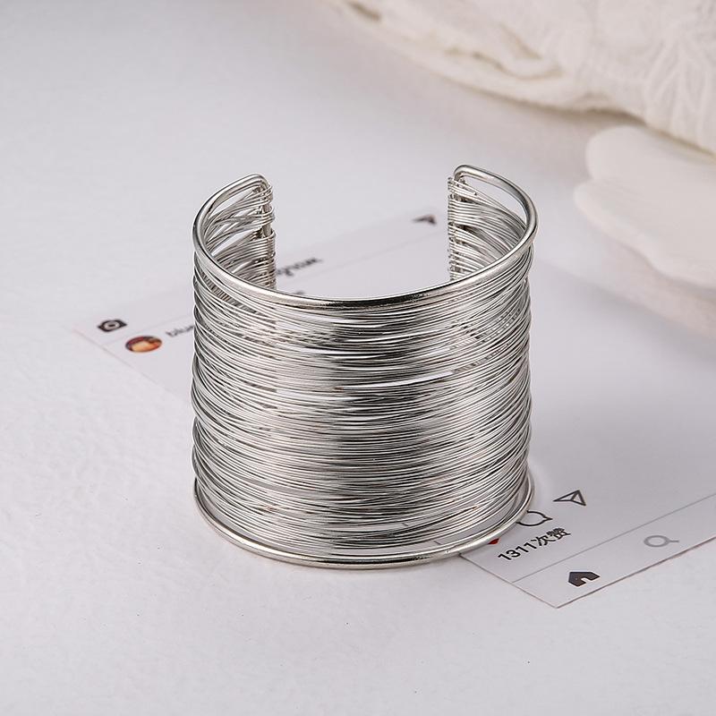 Bracelets Manchette Large Fil Métallique Superposés Punk Vintage pour Femmes Manchette Métallique Couleur Or Argentée Exagérée Bijoux Tendance Féminins