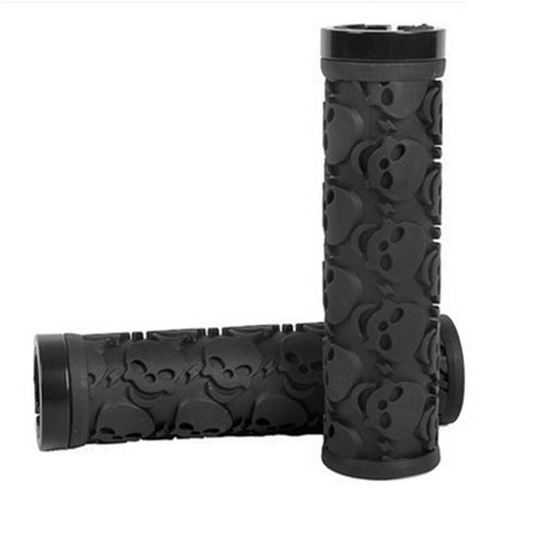 Ручка из алюминиевого сплава высококачественного велосипеда снабжена небольшим нескользящим чехлом в форме черепа. чёрный