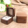 Ringaufbewahrungsbox Exklusive Aufbewahrungskassette für Verlobungsringe Samtgefüttert Walnussholz Quadratisches Design Kompakter Schmuckorganisator