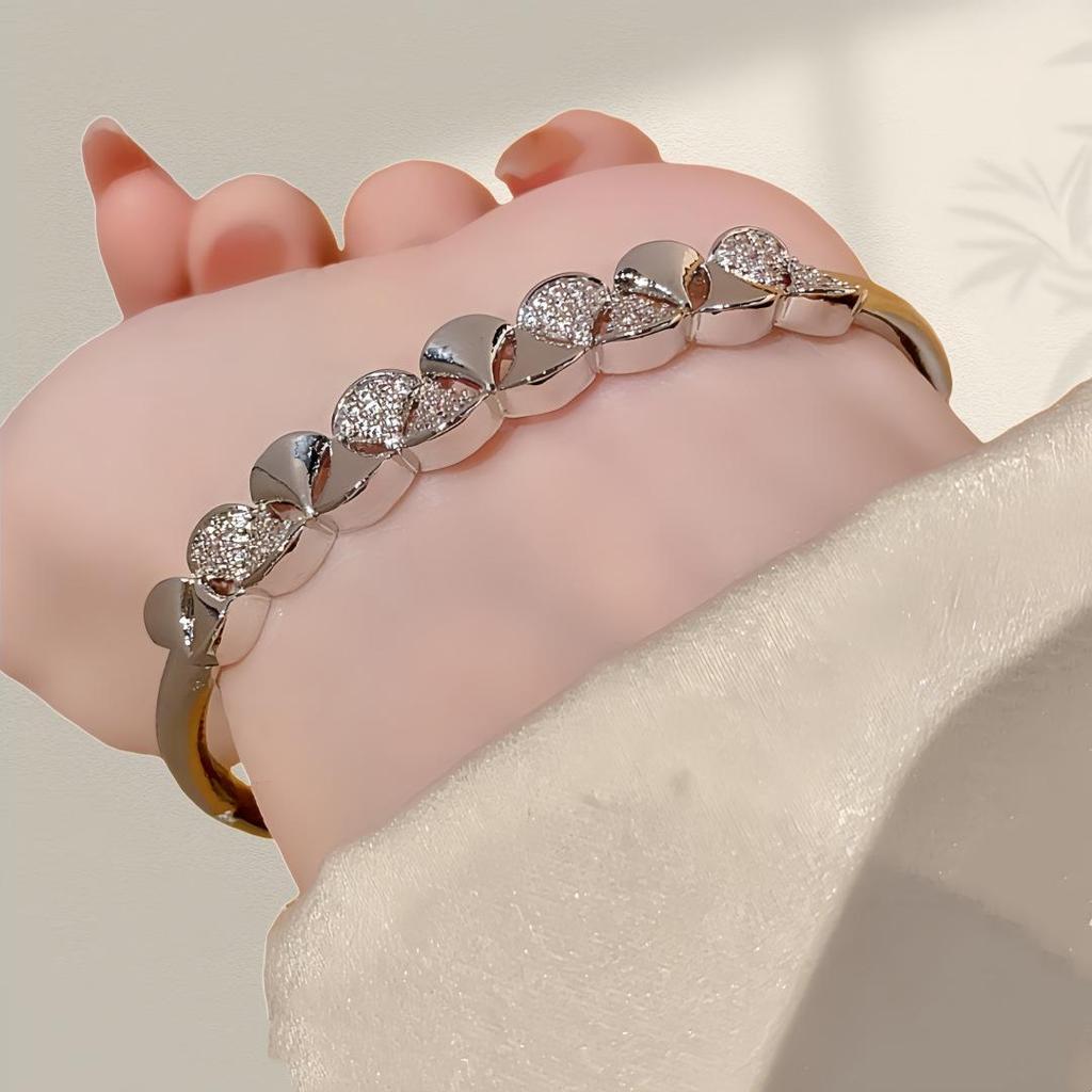 Elegant Zirconia Bamboo Bracelet: Gold-Plated Copper for a Sophisticated Touch