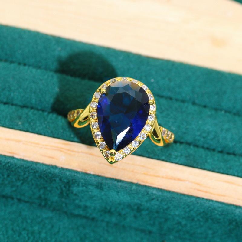 New Jewelry Sets In Europe and The United States Tanzanite Zircon Europe and The United States Light Luxury Jewelry Set Street Photo