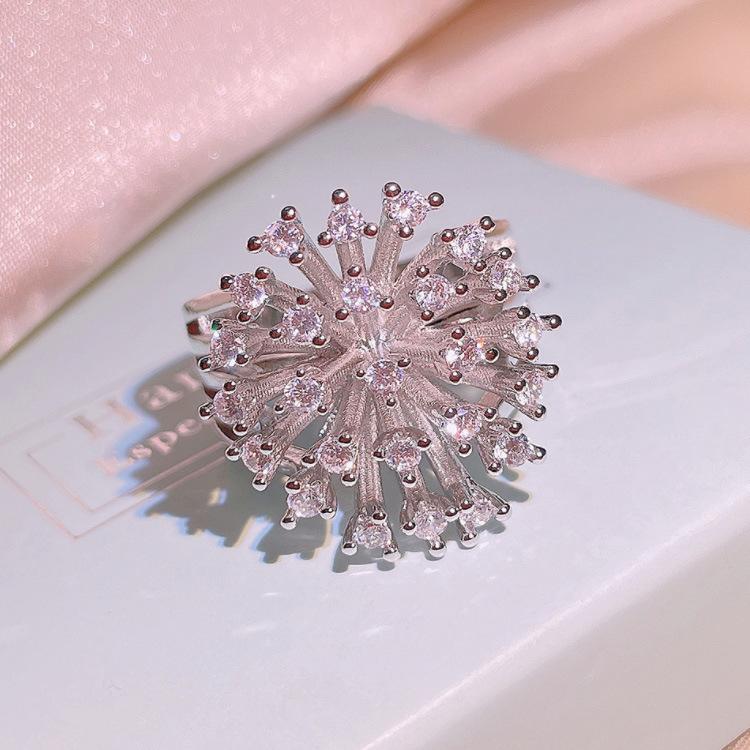 South Koreas New Niche Design Lightweight Luxury Super Sparkling Zircon Cut Out Snowflake Ring Woman Simple All Matching Jewelry Woman