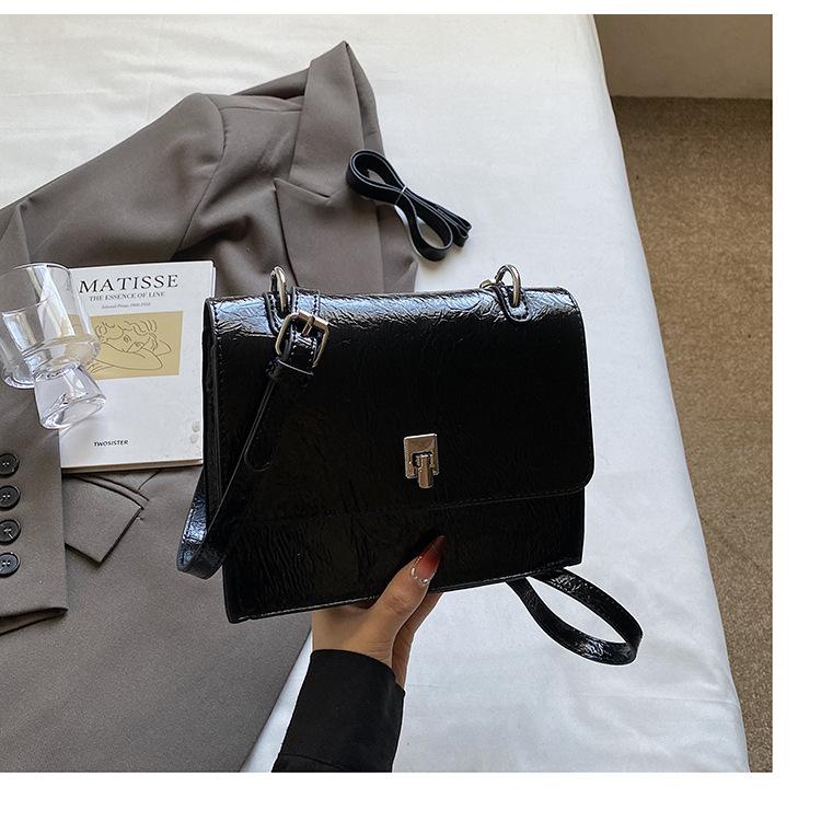 

2025 популярная нишевая мода высокое чувство портативная маленькая квадратная сумка женская темпераментная для работы повседневная универсальная сумка-мессенджер